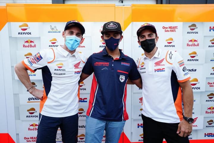 Dua Pebalap MotoGP Beri Semangat Mario Aji
